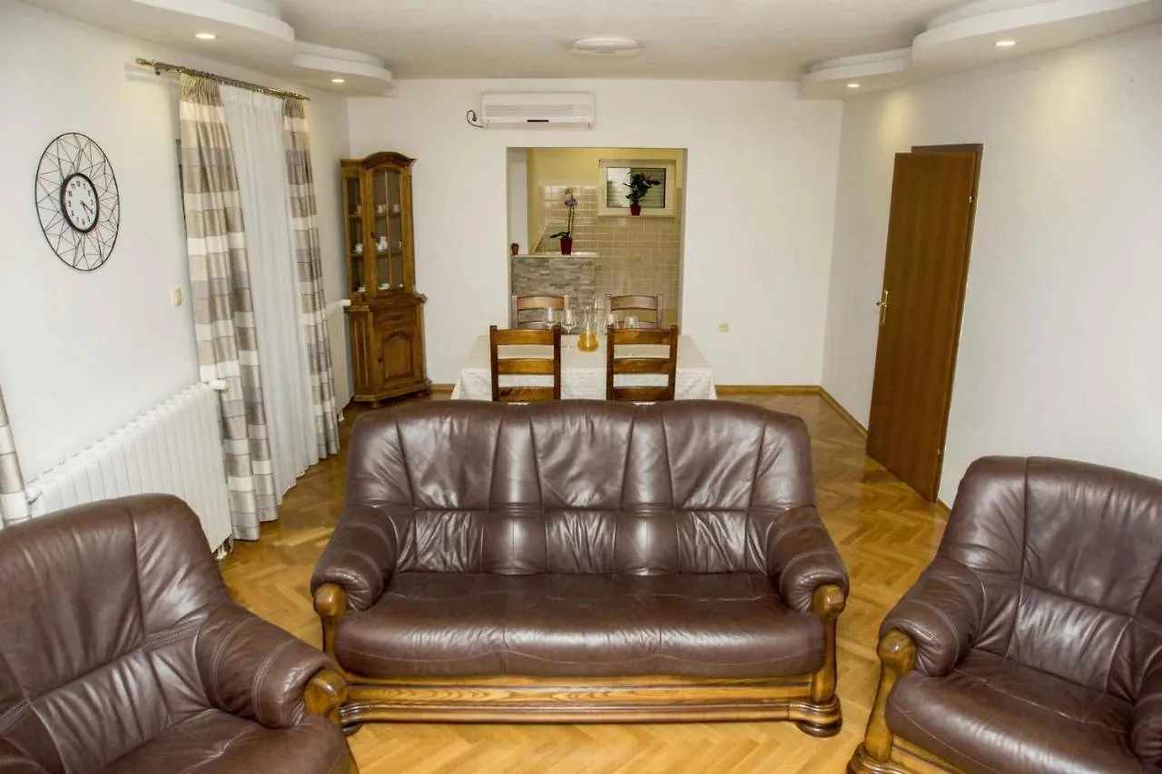 Apartment In Novi Vinodolski 15346