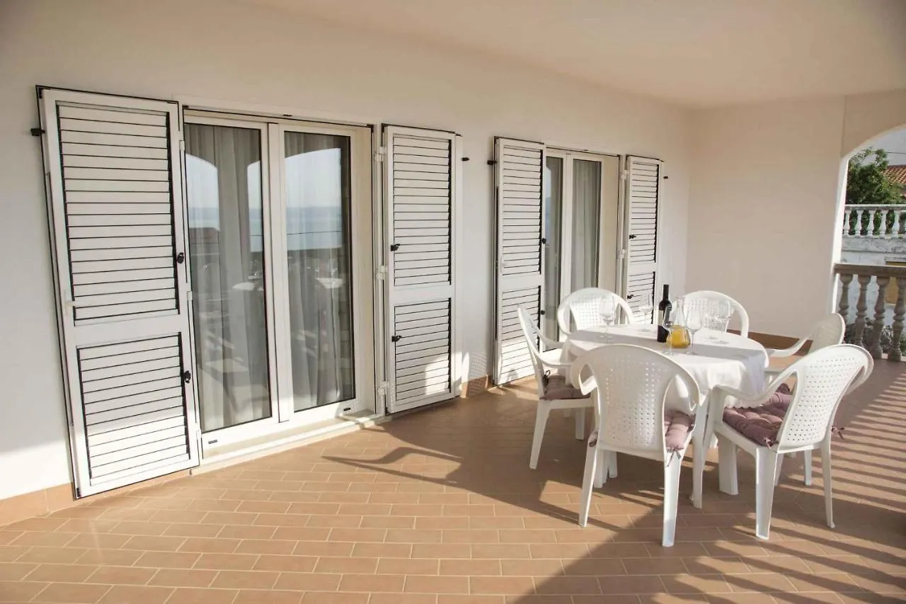 Apartment In Novi Vinodolski 15346